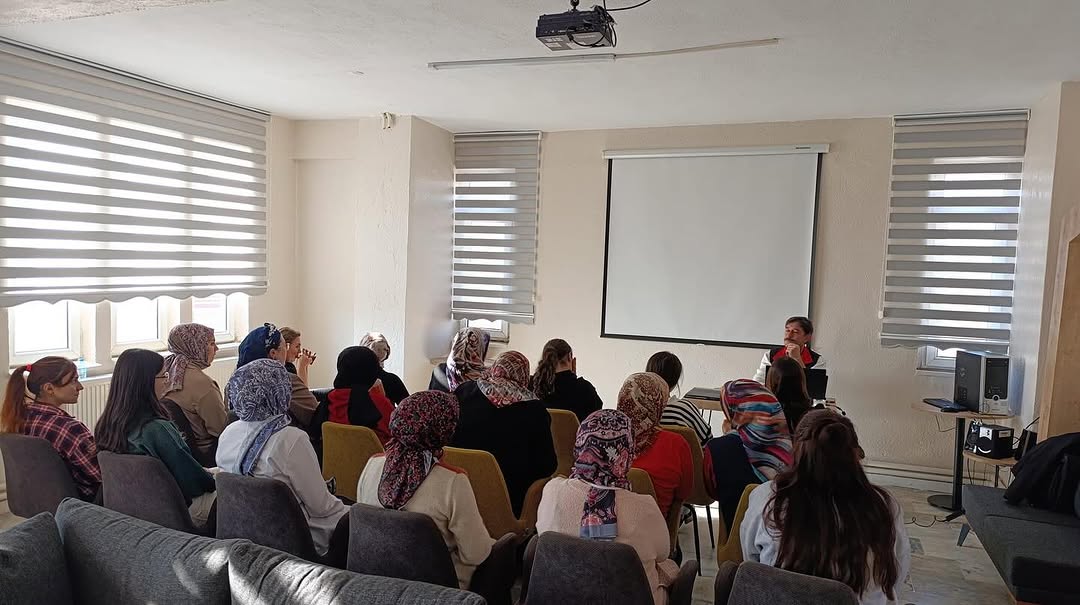 Bolvadin Sosyal Hizmet Merkezi'nden Aile İçinde Dayanışma ve Toplumsal Huzur Semineri