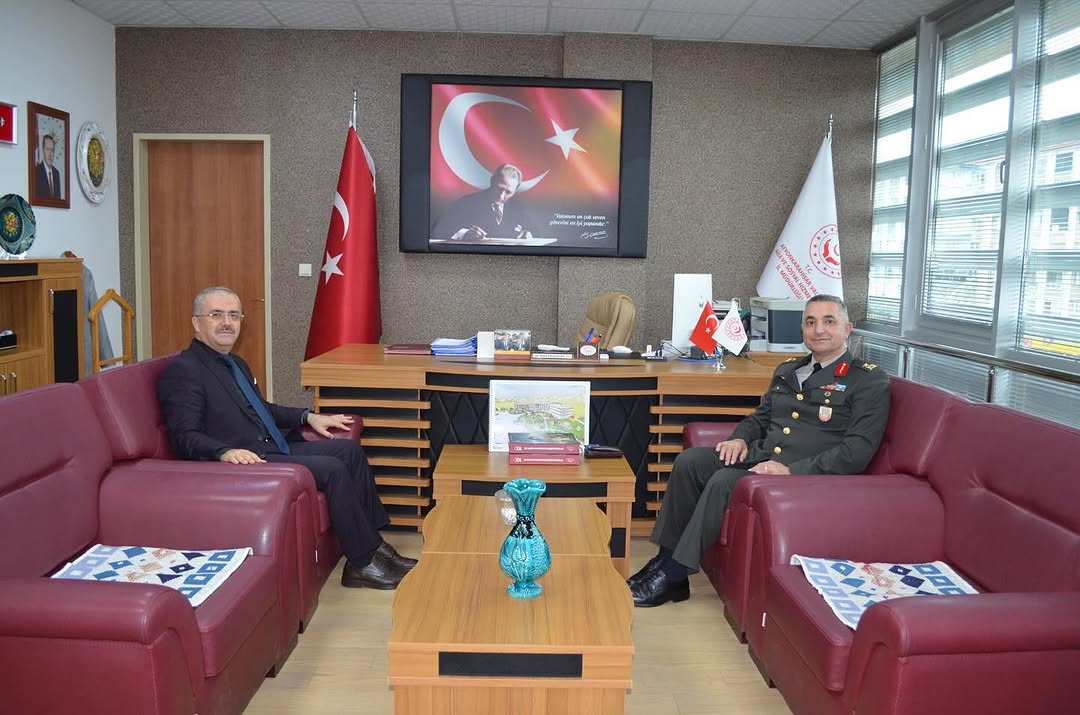 Afyonkarahisar Aile ve Sosyal Hizmetler İl Müdürlüğü İl Müdürü Bilal Erdoğan, İkmal ve Garnizon Komutanı Tuğgeneral Yalçın Tecimer'i Misafir Etti