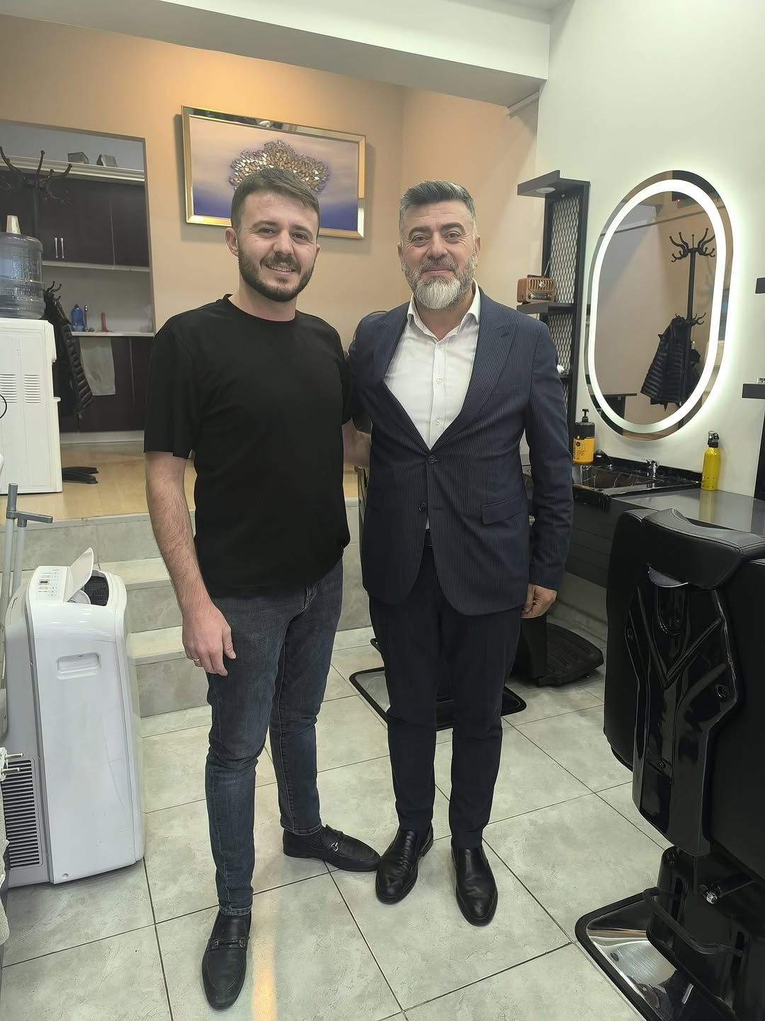 Afyon Berberler ve Kuaförler Esnaf Odası Başkanı Suat Uygur Meslektaşlarını Ziyaret Etti