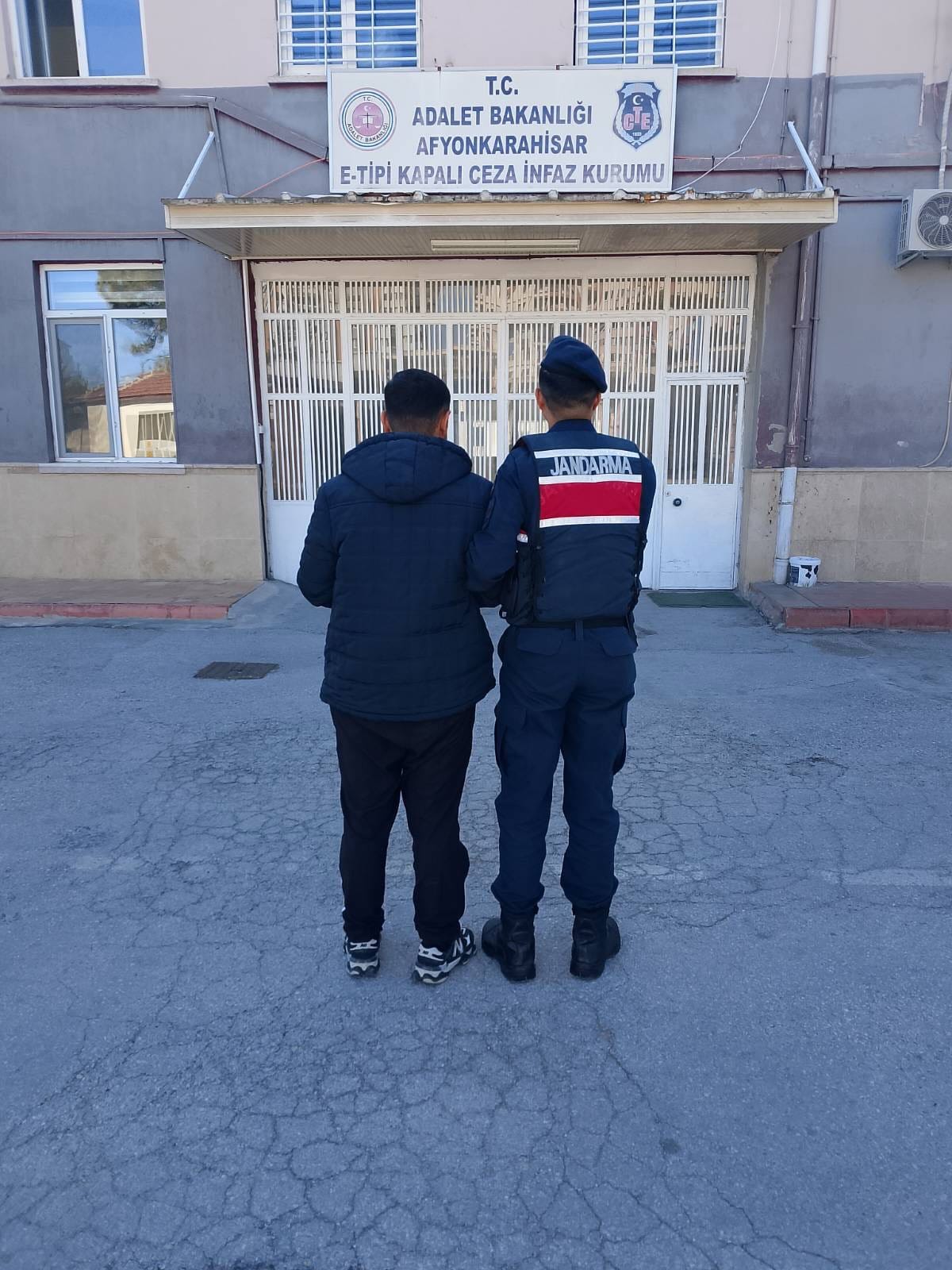 Aranan Kasten Öldürme Şüphelisi Afyonkarahisar'da Yakalandı