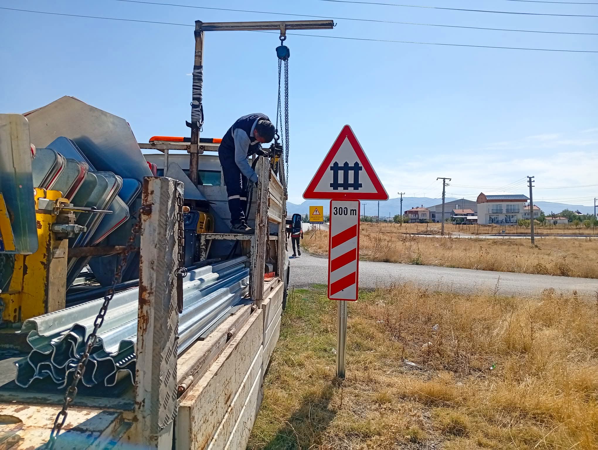 Sandıklı'da Trafik İşaret ve Uyarı Levhaları Yenilendi