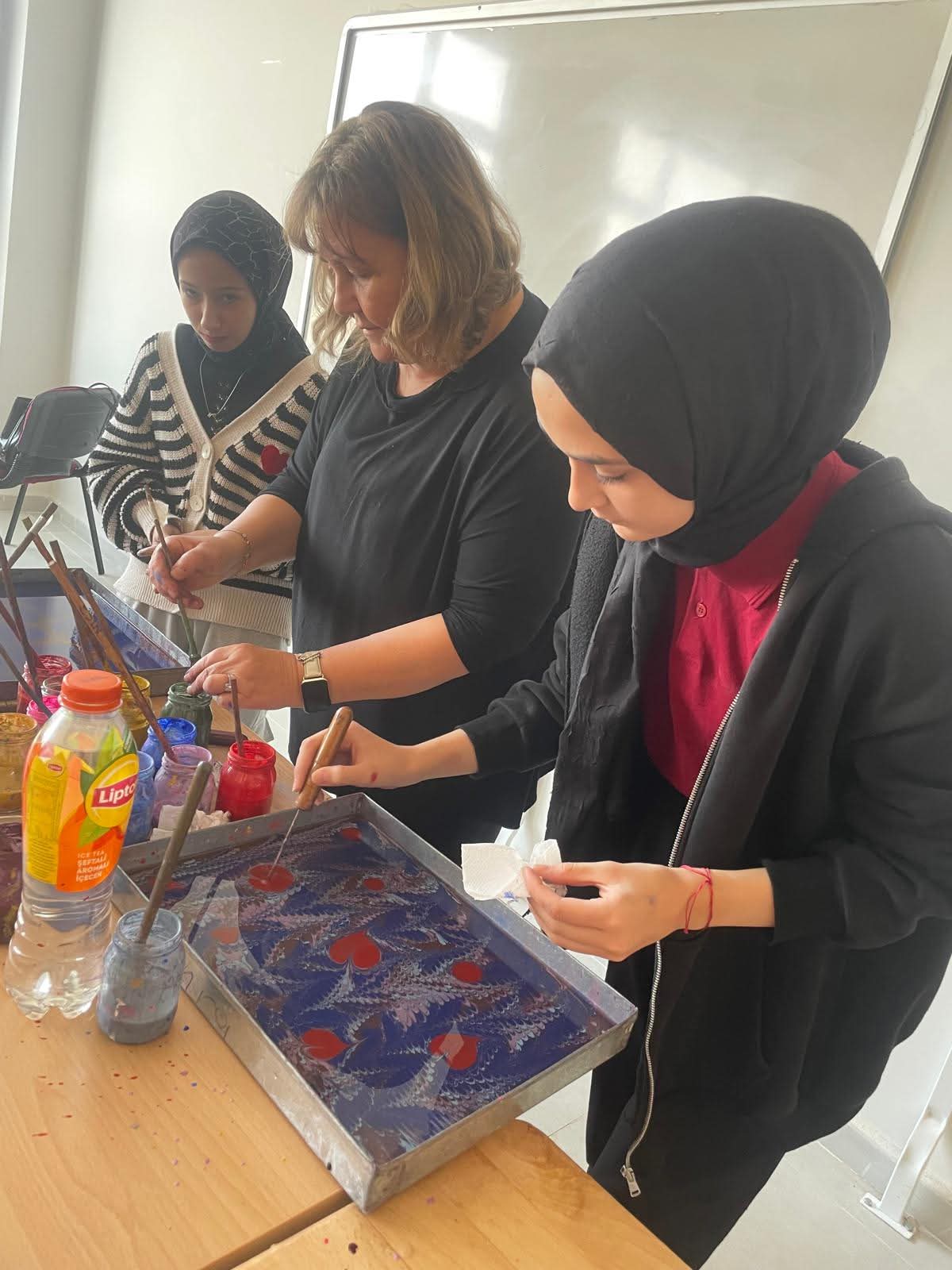 Ebru Atölyesi Öğrencilere Sanatsal Gelişim Fırsatı Sundu