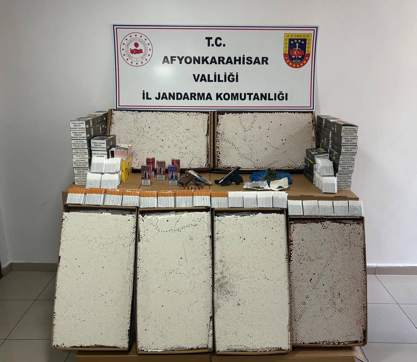 Afyonkarahisar'da Binlerce Makaron ve Uyuşturucu Ele Geçirildi