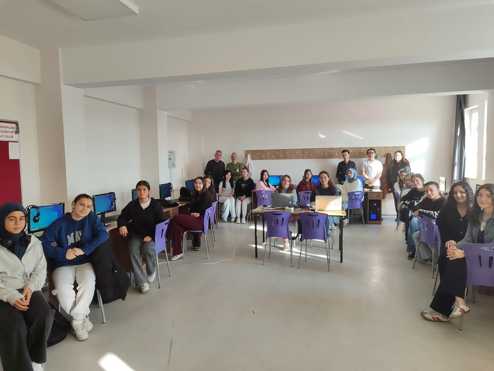 Zübeyde Hanım Kız Meslek Lisesi'nde Siber Tehdit İstihbaratı Kursu Başladı