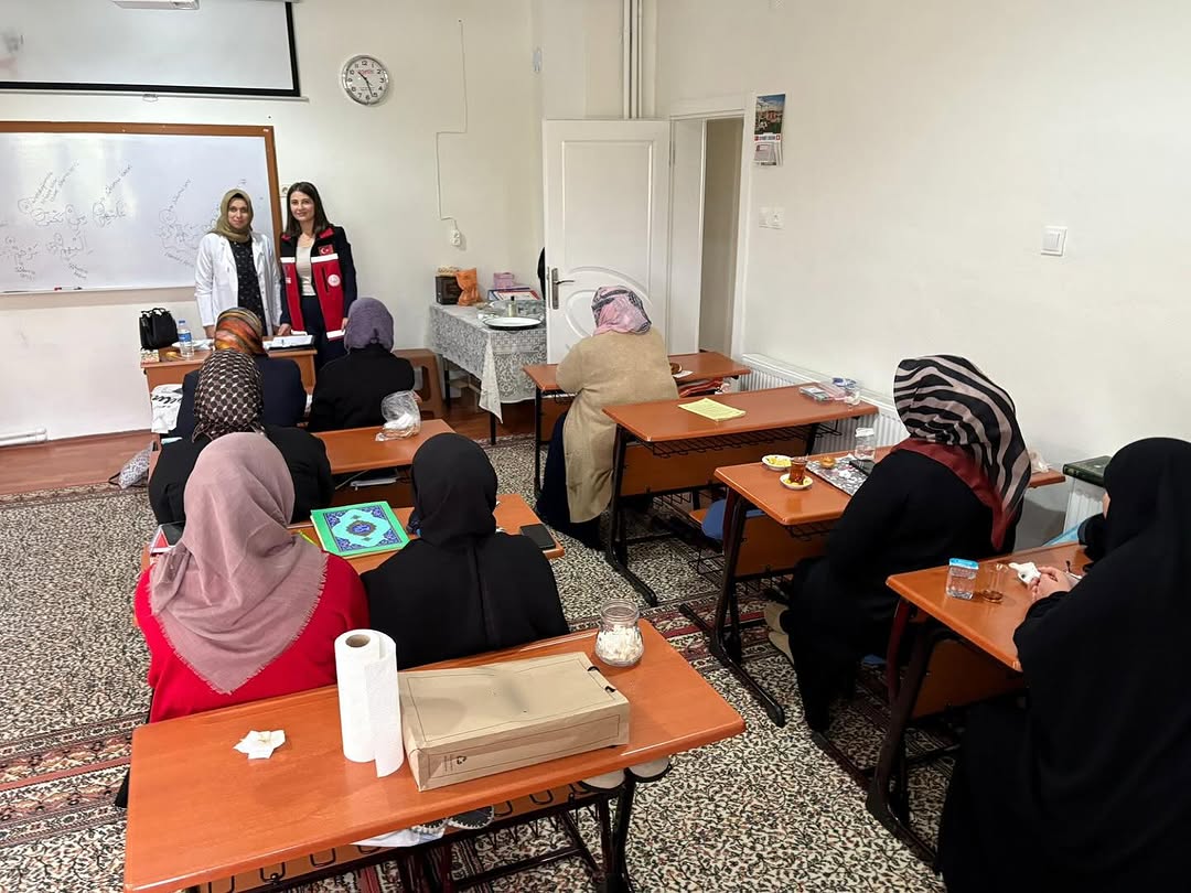 Bolvadin Sosyal Hizmet Merkezi'nden Yenimahalle Kadın Kur’an Kursu'na Seminer