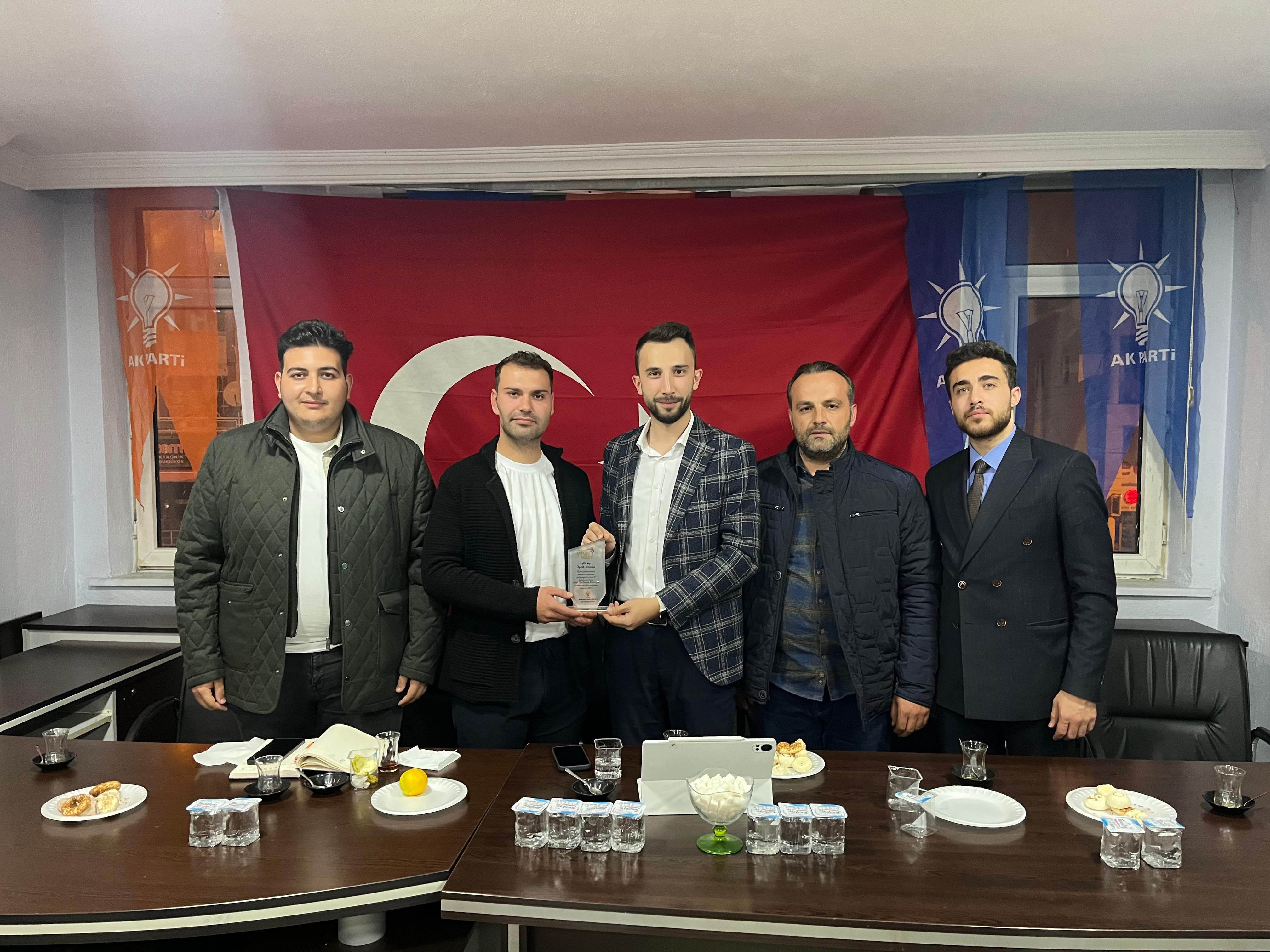 AK Parti Afyonkarahisar İl Gençlik Kolları Başkanı Mehmet Emin İntepe, Şuhut'ta Gençlerle Buluştu