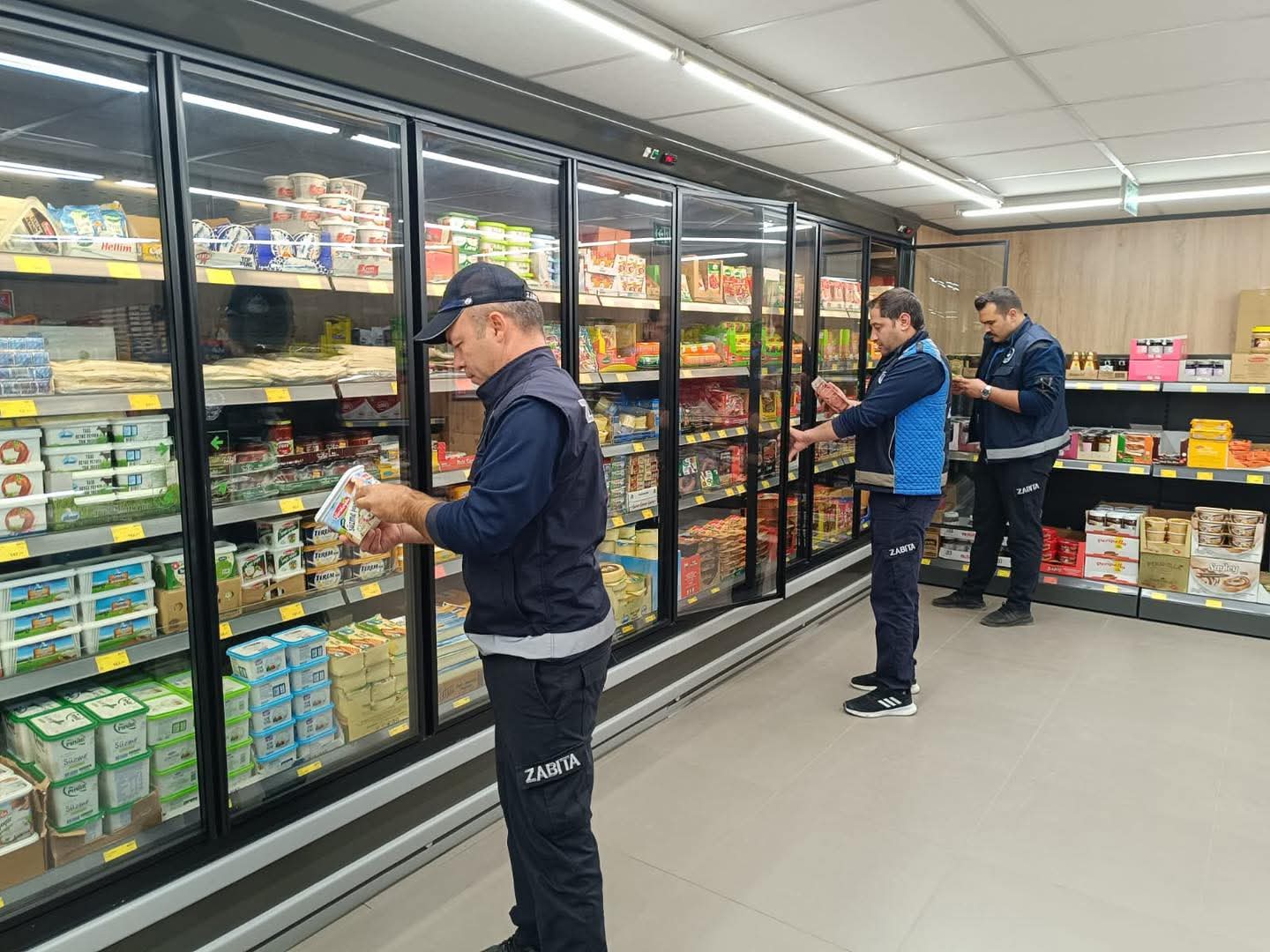 Sandıklı Belediyesi Zabıta Ekiplerinden Market Denetimleri