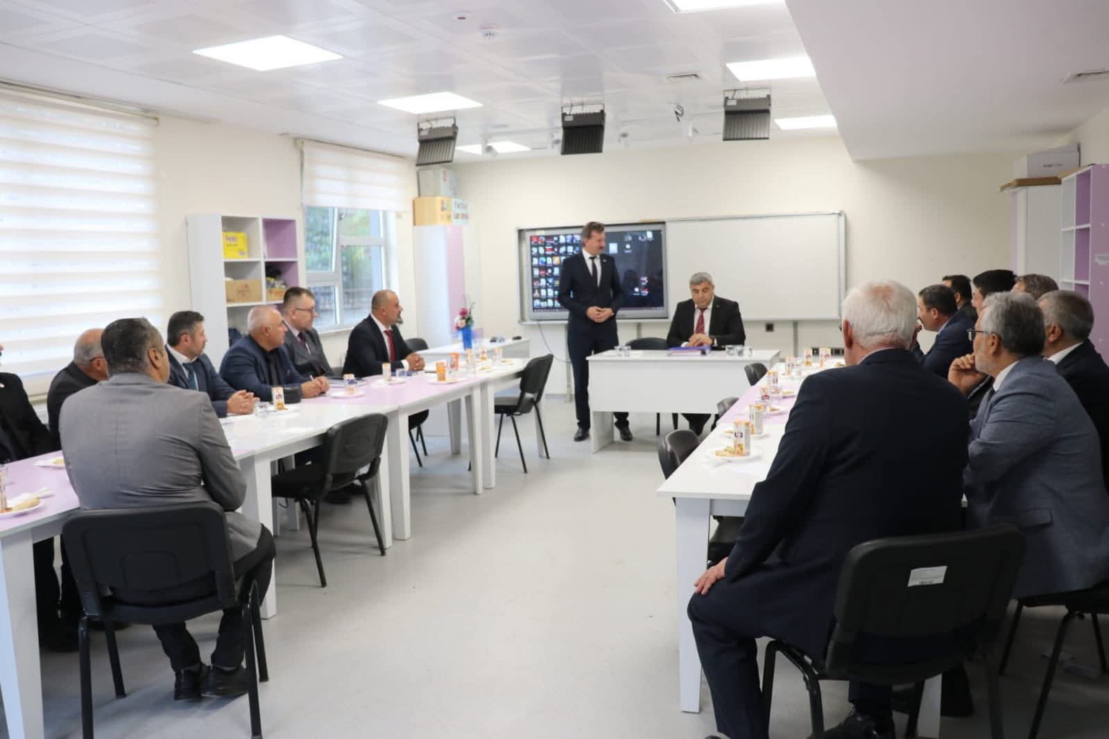 İl Milli Eğitim Müdürü Miraç Sünnetci Okul Yöneticileriyle Değerlendirme Toplantısı Gerçekleştirdi