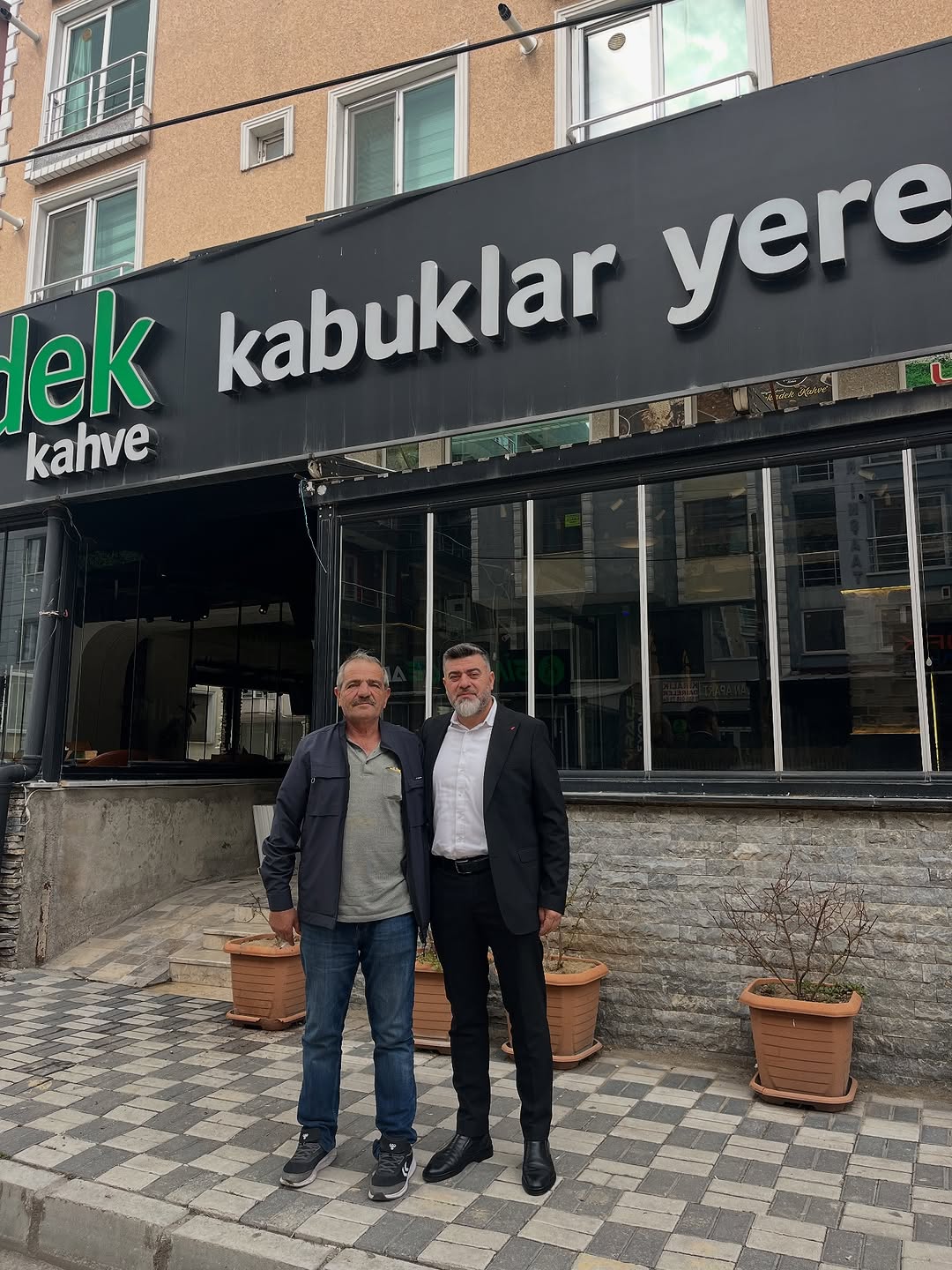 Çekirdek Kahve'de Keyifli Ziyaret: Afyonkarahisar Muhtarlar Derneği Başkanı Suat Uygur