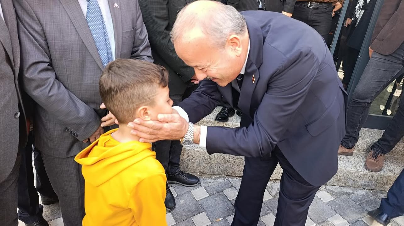 Afyonkarahisar Milletvekili Çocuklarla Buluştu ve Vatan Sevgisini Vurguladı