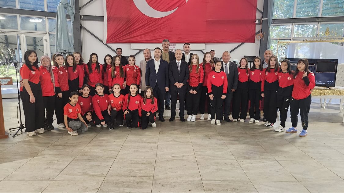 Ahmet Kahveci ile Taşoluk Güreş Kulübü Ödül Töreni