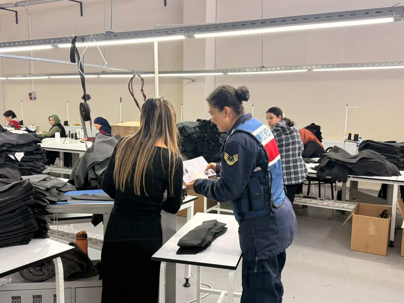 Afyonkarahisar İl Jandarma Komutanlığı'ndan Vatandaşlara ve Öğrencilere Yönelik Bilgilendirme ve Ziyaret