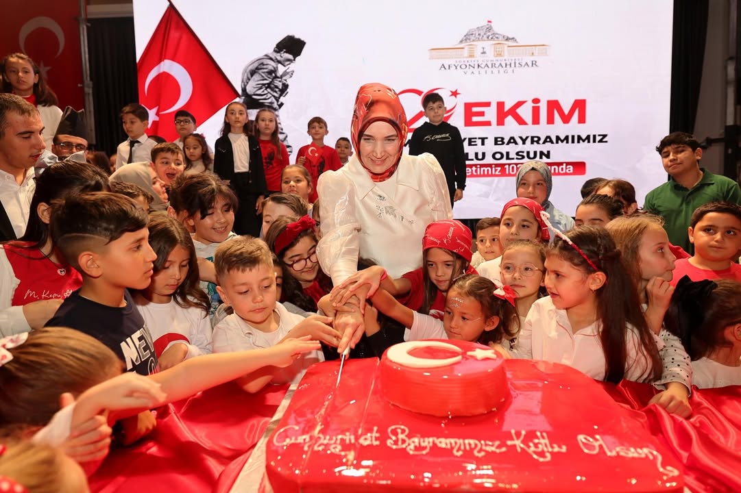 Afyonkarahisar Valiliği'nden 29 Ekim Cumhuriyet Bayramı Paylaşımı