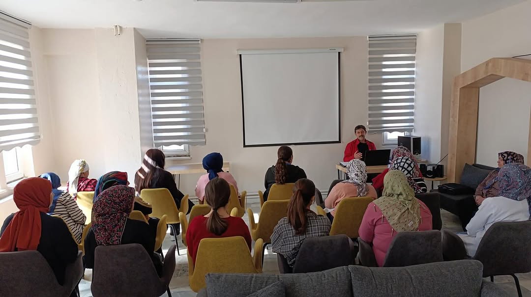 Bolvadin'de Evlilik ve Aile Hayatı Semineri Düzenlendi