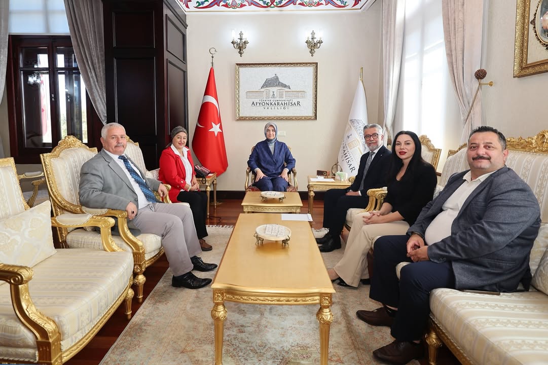 Valimiz Doç. Dr. Kübra Güran Yiğitbaşı Antalya Afyonkarahisarlılar Dernek Başkanı İsmail Hakkı Çelik'i Kabul Etti