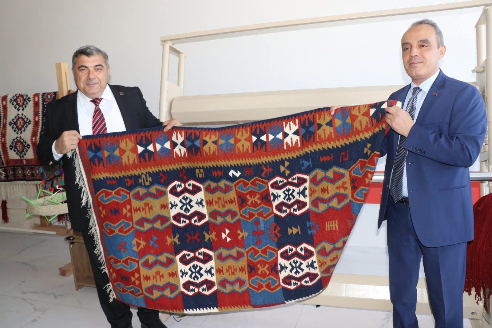 Afyonkarahisar Olgunlaşma Enstitüsü'nde Çömçeli Kilimi Yeniden Dokundu