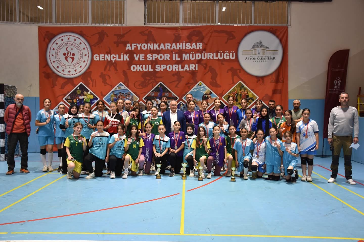 Okul Sporları Yıldız Kızlar Hentbol Müsabakaları Heyecan Dolu Geçti