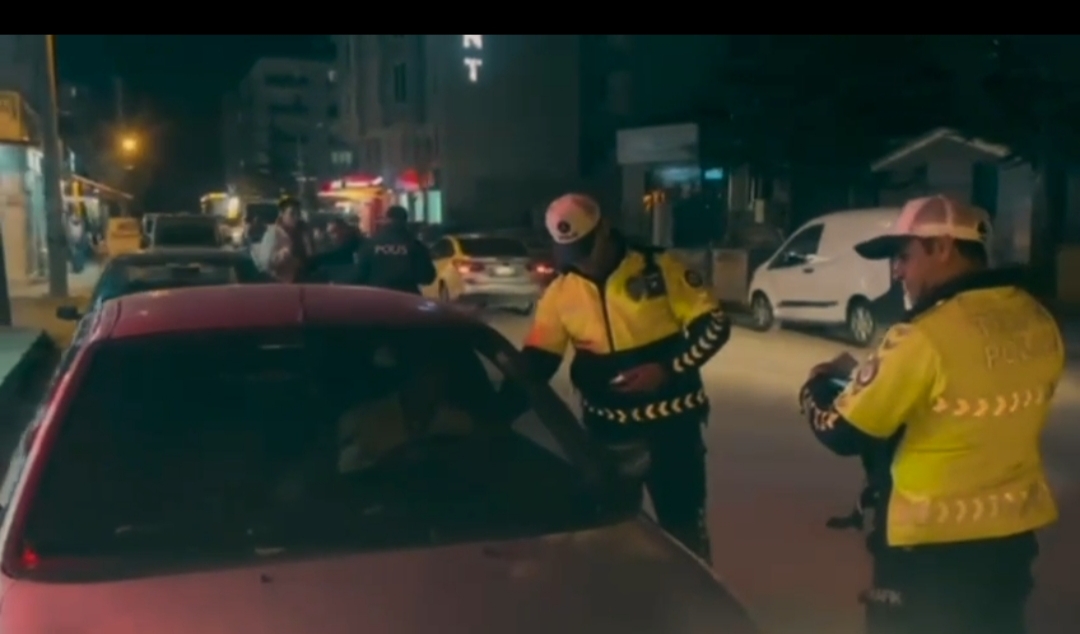 Afyonkarahisar'da Eş Zamanlı Trafik ve Asayiş Uygulamalarıyla 377 Şahıs Sorgulandı