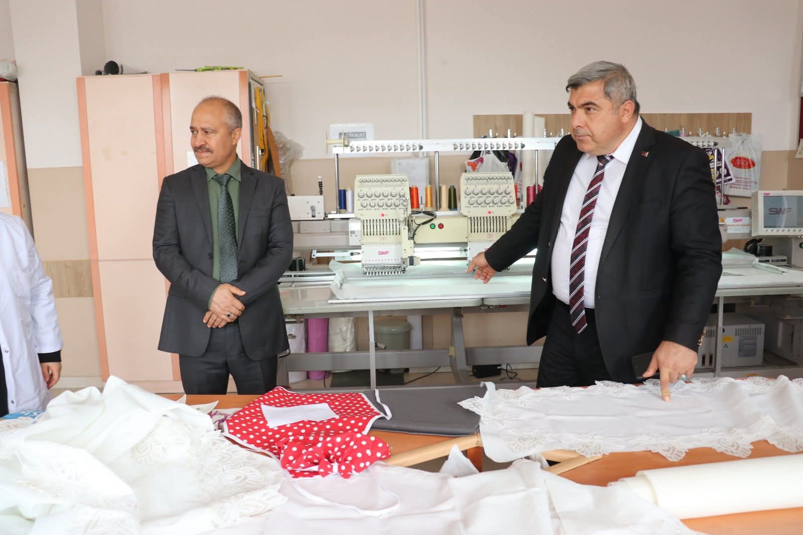 Afyonkarahisar İl Milli Eğitim Müdürü Miraç Sünnetci, Zübeyde Hanım Kız Mesleki ve Teknik Anadolu Lisesi'ni Ziyaret Etti