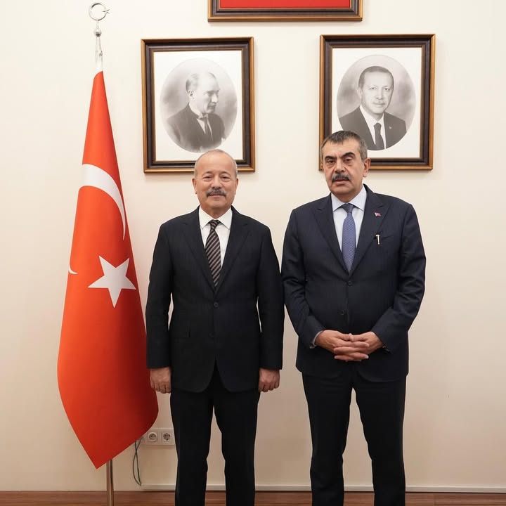 Afyonkarahisar Milletvekili TBMM'de Milli Eğitim Bakanı Yusuf Tekin'i Ziyaret Etti