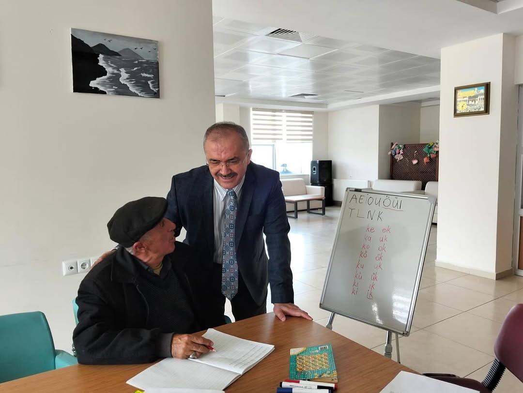 Fazlı - Macide Halaç Huzurevimizde Okuma Yazma Kursu Devam Ediyor