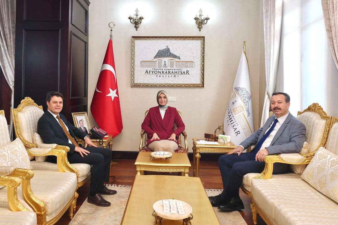 Afyonkarahisar Valiliği, Vali Doç. Dr. Kübra Güran Yiğitbaşı'nın Mülkiye Müfettişleri Kabulünü Paylaştı