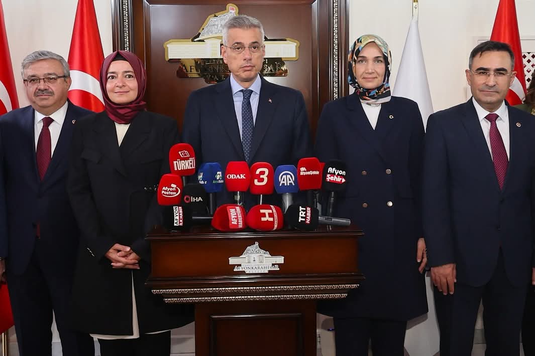 Sağlık Bakanı Kemal Memişoğlu Afyonkarahisar'da Sağlık Hizmetlerini Değerlendirdi