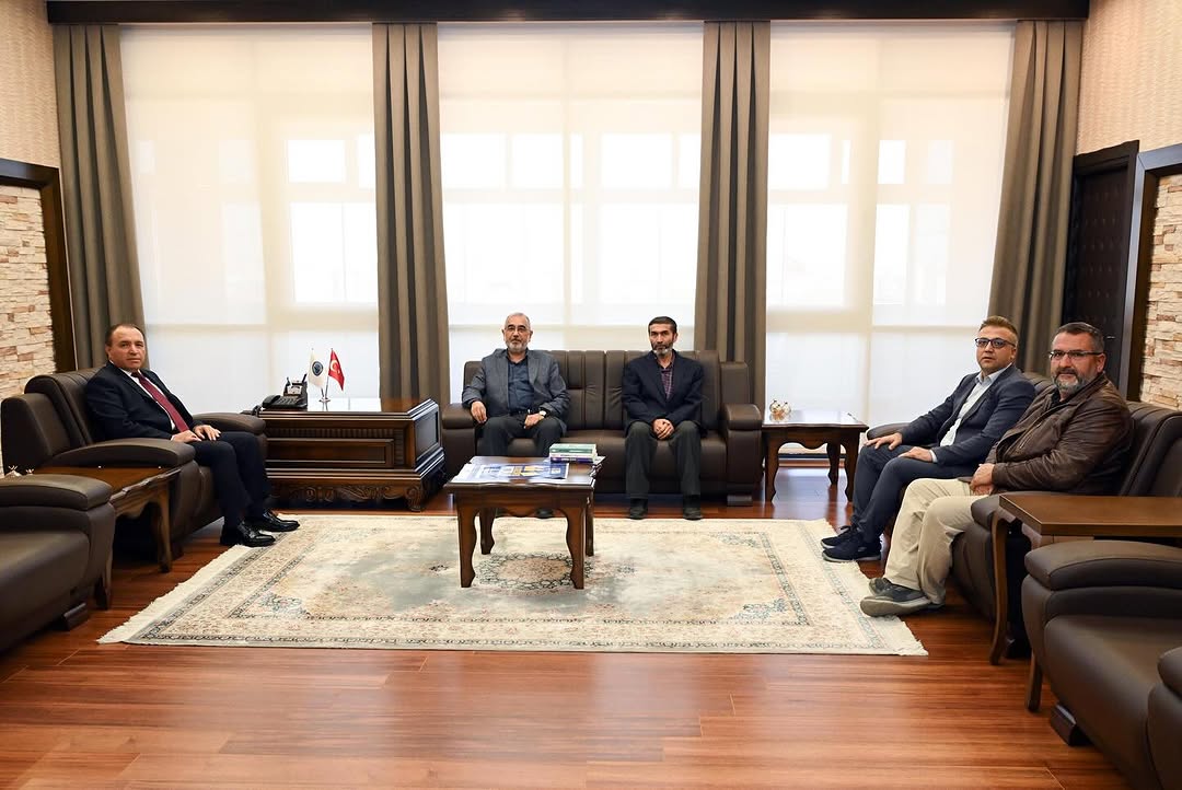 Afyonkarahisar İl Temsilcisi Sadettin Kocagöz, Rektör Prof. Dr. Mehmet Karakaş'ı Ziyaret Etti