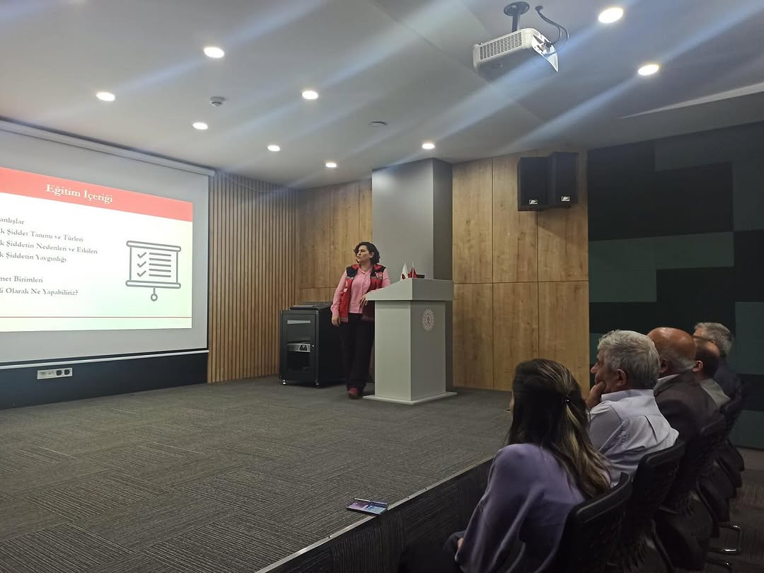 Sandıklı İlçe Kütüphanesi Personeline Kadına Yönelik Şiddetle Mücadele Semineri Düzenlendi