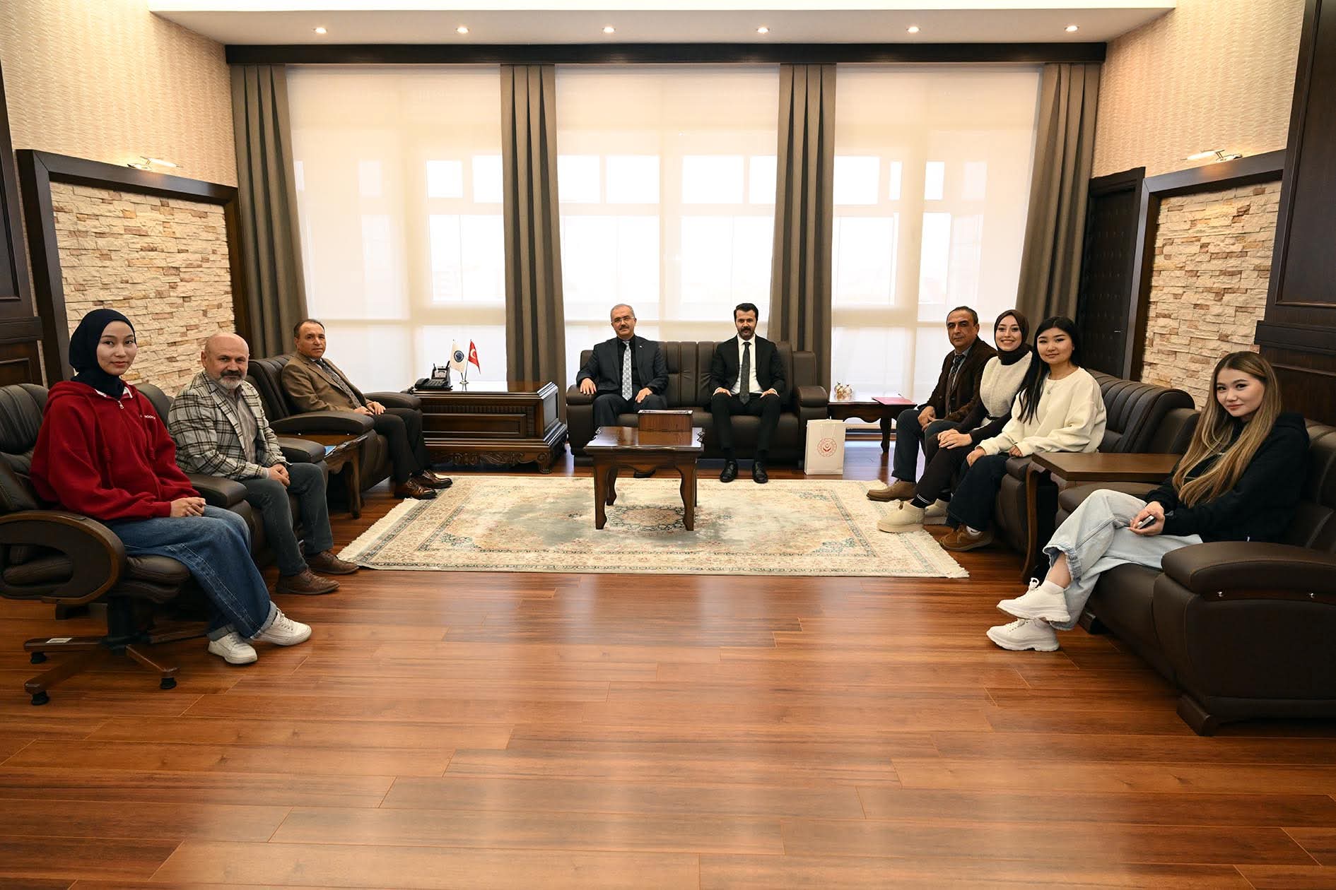 AKÜ ve Aile Sosyal Hizmetler İş Birliğiyle Sosyal Sorumluluk Projesi Başlıyor