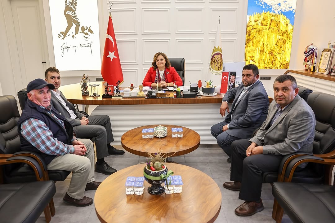 Karaadilli Belediye Başkanı Hüseyin Şahin ve CHP Belde Başkanı Gökhan Güngör Görüş Alışverişinde Bulundu