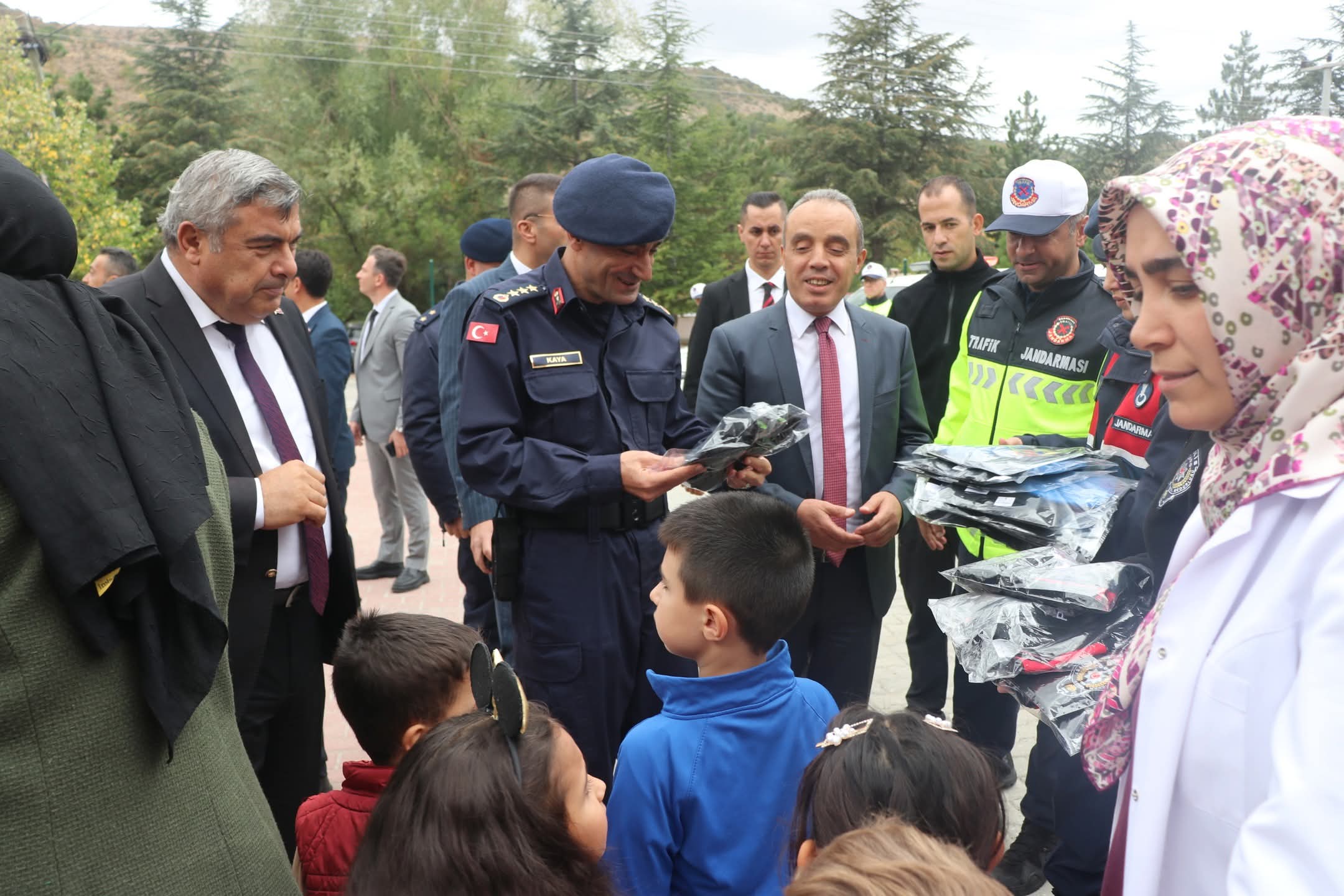 Öğrenciler Polis ve Jandarma Üniformasıyla Tanıştı