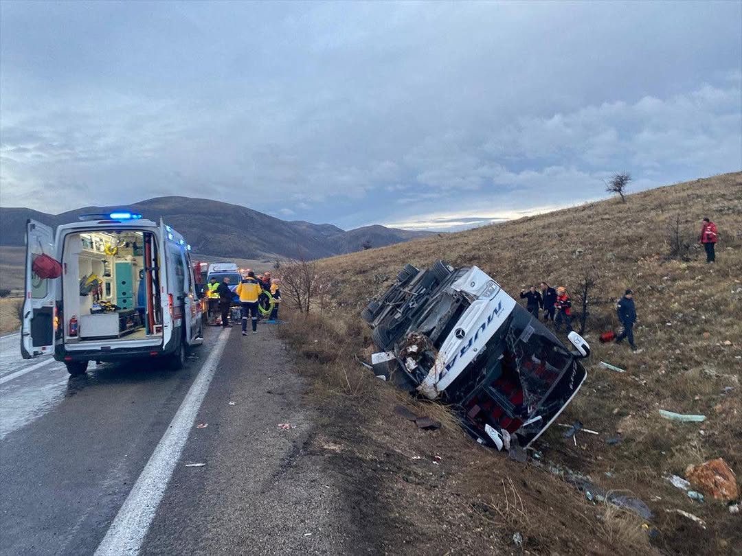 Afyonkarahisar Dinar ilçesinde Yolcu Otobüsü Kazasında Hayatını Kaybedenler İçin Başsağlığı