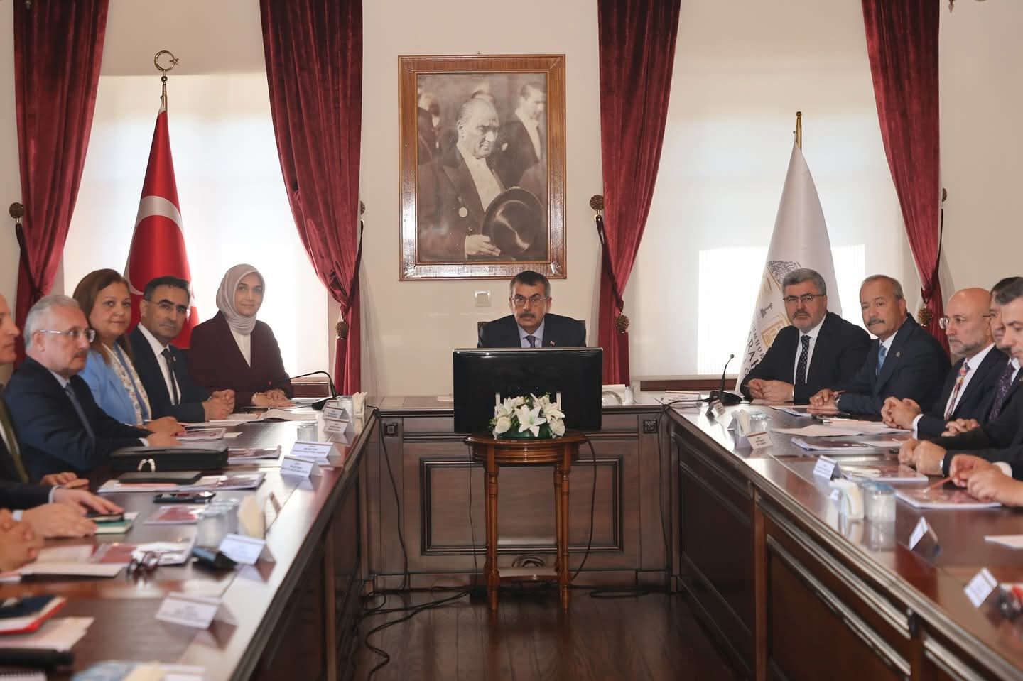 Afyonkarahisar'da Eğitim Durumu Değerlendirildi: Bakan Tekin Toplantıda Önemli Açıklamalarda Bulundu