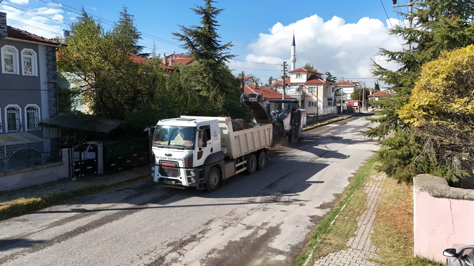 Ertuğrul Gazi Caddesi'nde asfalt çalışmaları başladı