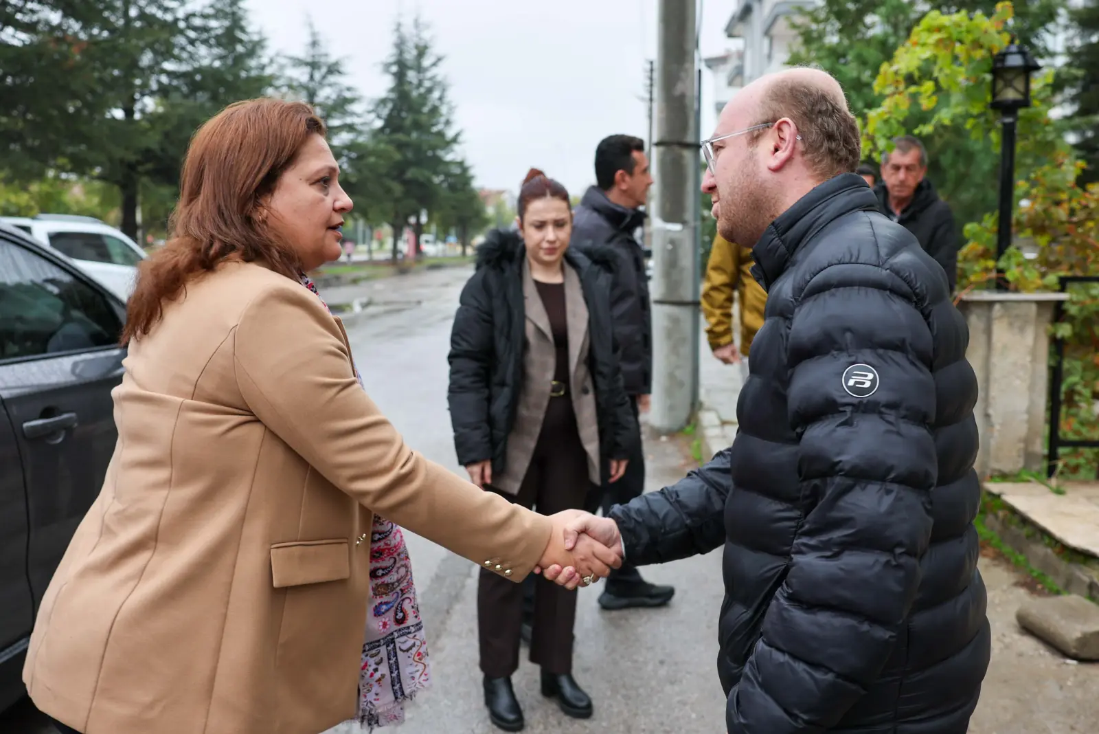Burcu Köksal, Satılmış Özuslu'nun ailesine taziye ziyaretinde bulundu