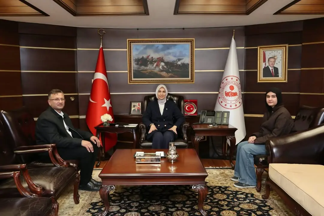 İçişleri Bakan Yardımcısı Doç. Dr. Kübra Güran Yiğitbaşı, Afyonkarahisarlı İş İnsanı Ali Şenel ve Kızı Reyhan Şenel ile Bir Araya Geldi