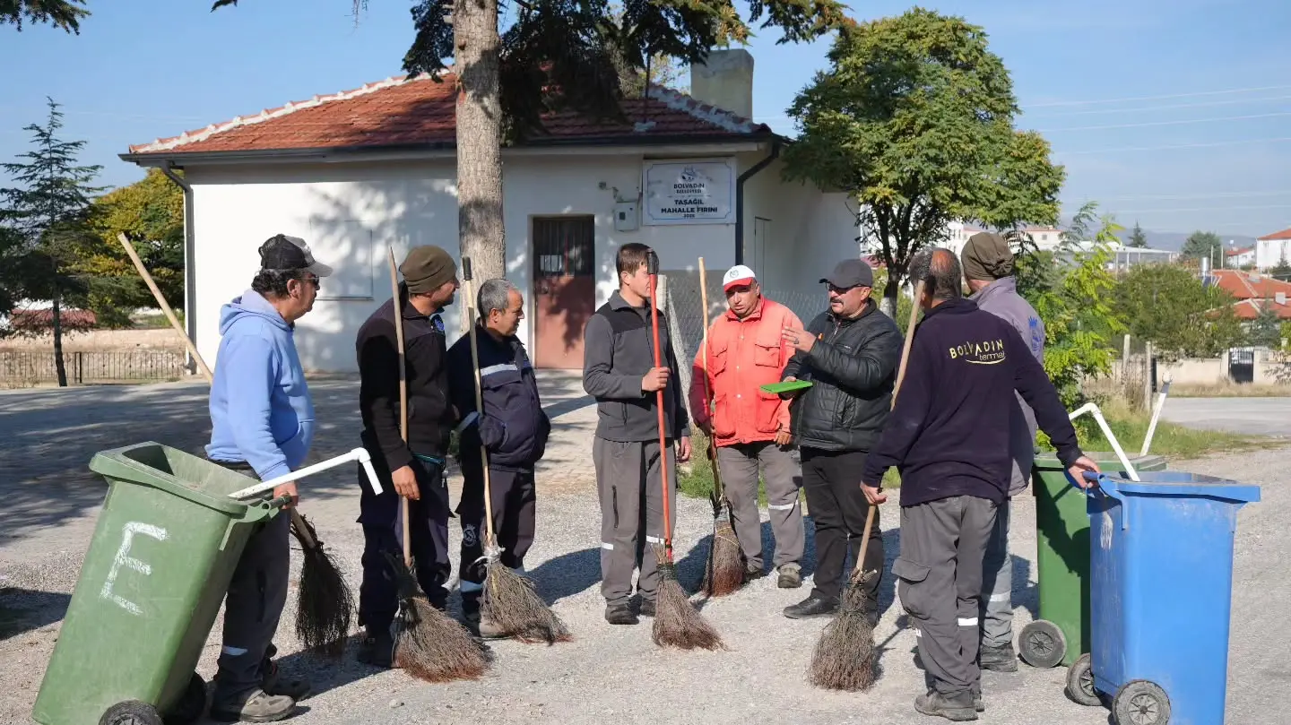 Taşağıl Mahallesi'nde detaylı temizlik çalışmaları sürüyor
