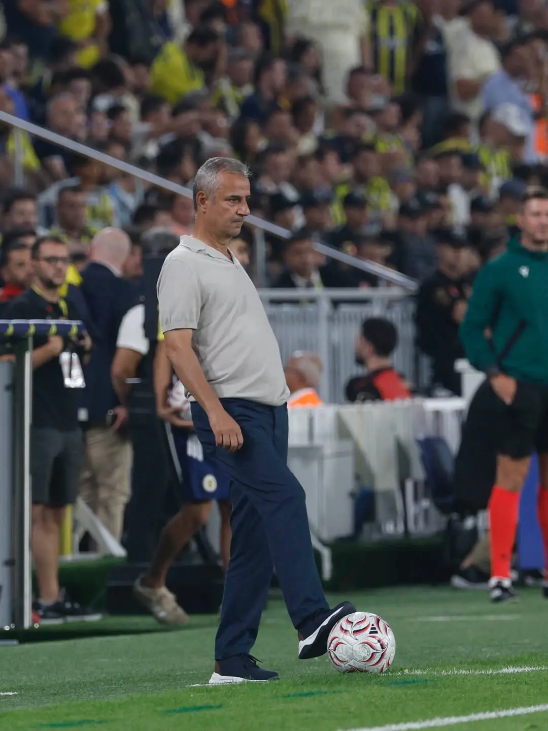 Fenerbahçe, UEFA Şampiyonlar Ligi'nde İlk Maçta Sturm Graz'ı 2-0 Mağlup Etti