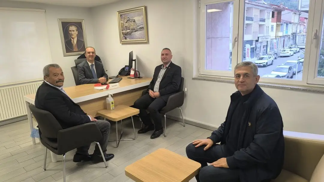 Çay Belediye Başkanı Yaşar Kemal Kantaropu, Ziraat Bankası Müdürü'nü Ziyaret Etti