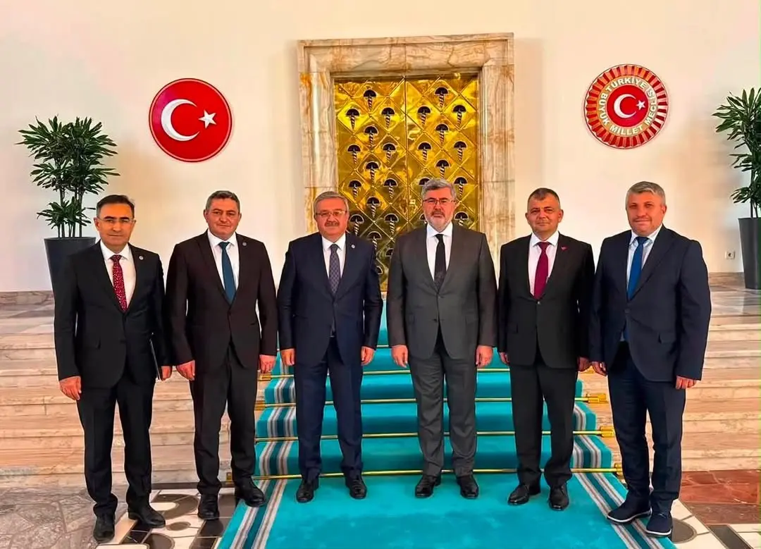 Ak Parti Milletvekilleri TBMM'de Çobanlar ve Emirda? Belediye Ba?kanlar?yla Bulu?tu