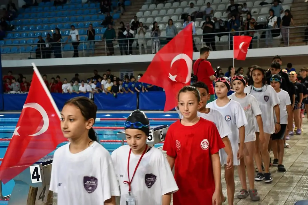 Afyonkarahisar Gençlik ve Spor İl Müdürlüğü'nün Yüzme Müsabakaları Başarısı