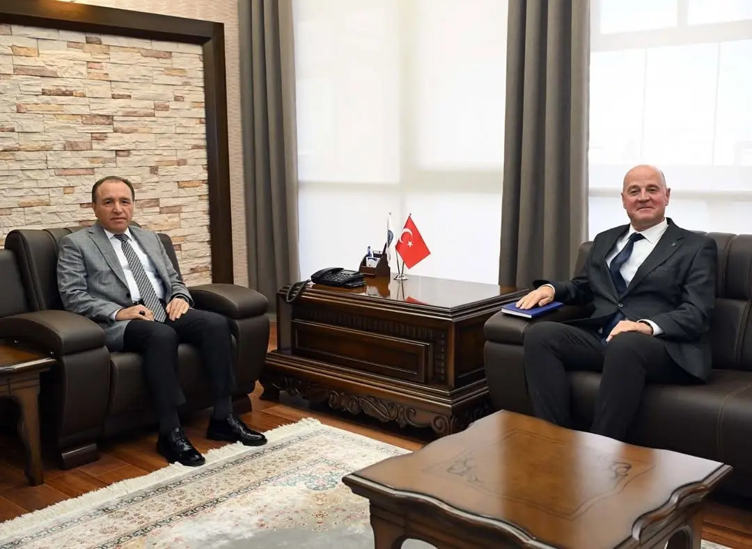 Afyonkarahisar İl Kültür ve Turizm Müdürü Yusuf Altın, Rektörümüz Prof. Dr. Mehmet Karakaş’ı makamında...