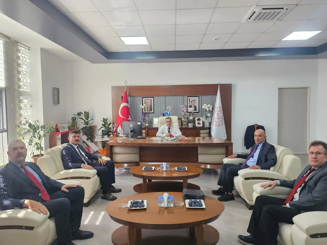 Hürriyetçi Eğitim Sen Afyonkarahisar İl Başkanı Nizamettin Şenol, İl Milli Eğitim Müdürü İsmail Altınkaynak'ı Ziyaret Etti