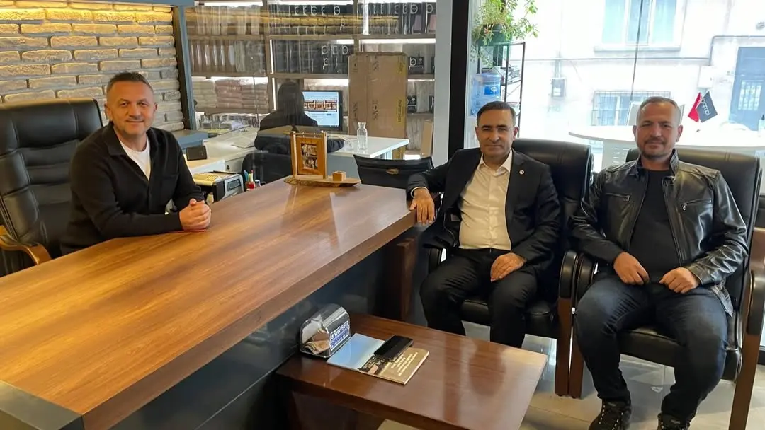 AK Parti Aile Bağlarını Vurgulayan Ziyaret: Fatih Okyar'a Teşekkür