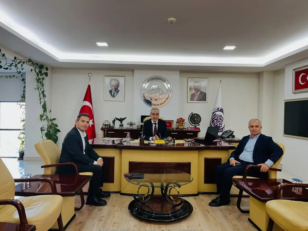 Renault Demireller Afyonkarahisar Yetkili Servisi Genel Müdürü ve Satış Danışmanı Afyonkarahisar Esnaf ve Sanatkarlar Odaları Birliği'ni Ziyaret Etti