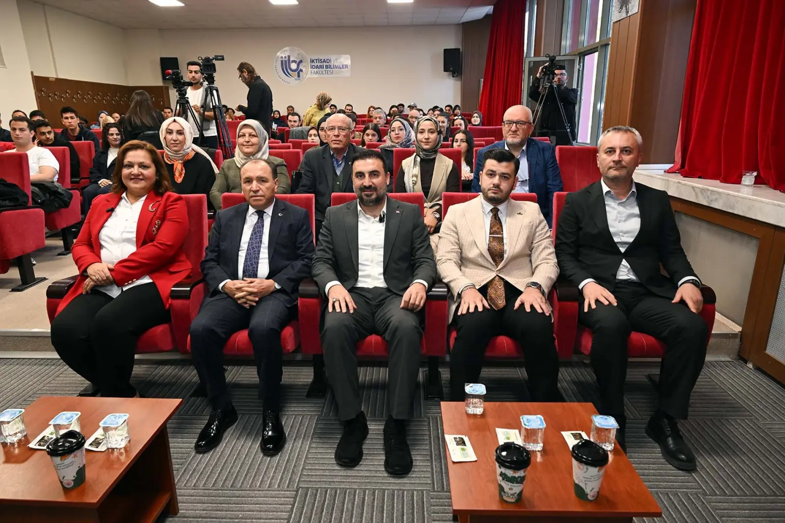 Kampüs Hattı söyleşilerinin ilk konuğu Burcu Köksal