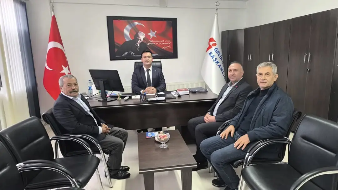 Çay Belediye Başkanı Yaşar Kemal Kantartopu, Vergi Dairesi Müdürü İbrahim Özlü'yü Ziyaret Etti