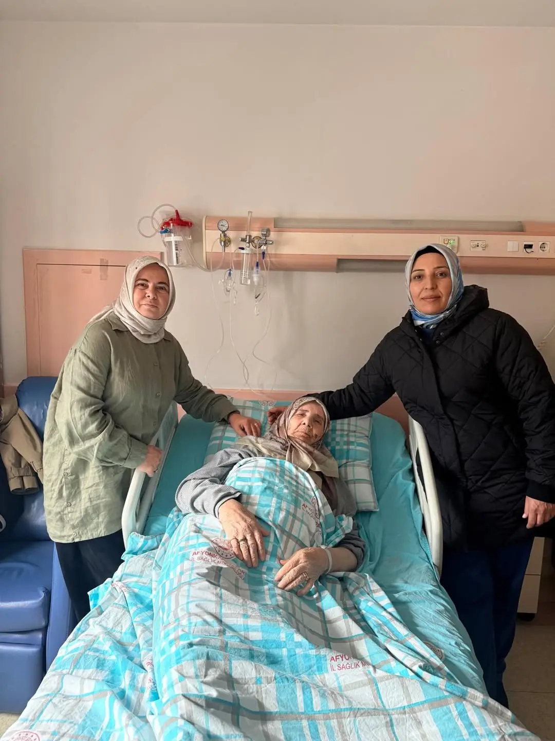 AK Parti Afyonkarahisar İl Kadın Kolları'ndan Geçmiş Olsun Ziyareti