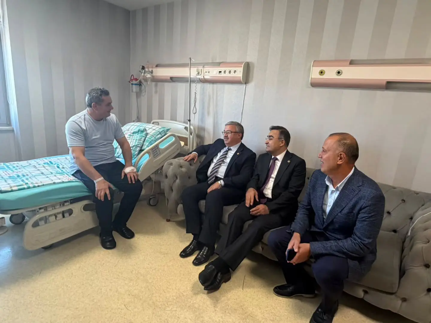 Hasan Arslan'dan hastane ziyaretine dair açıklama